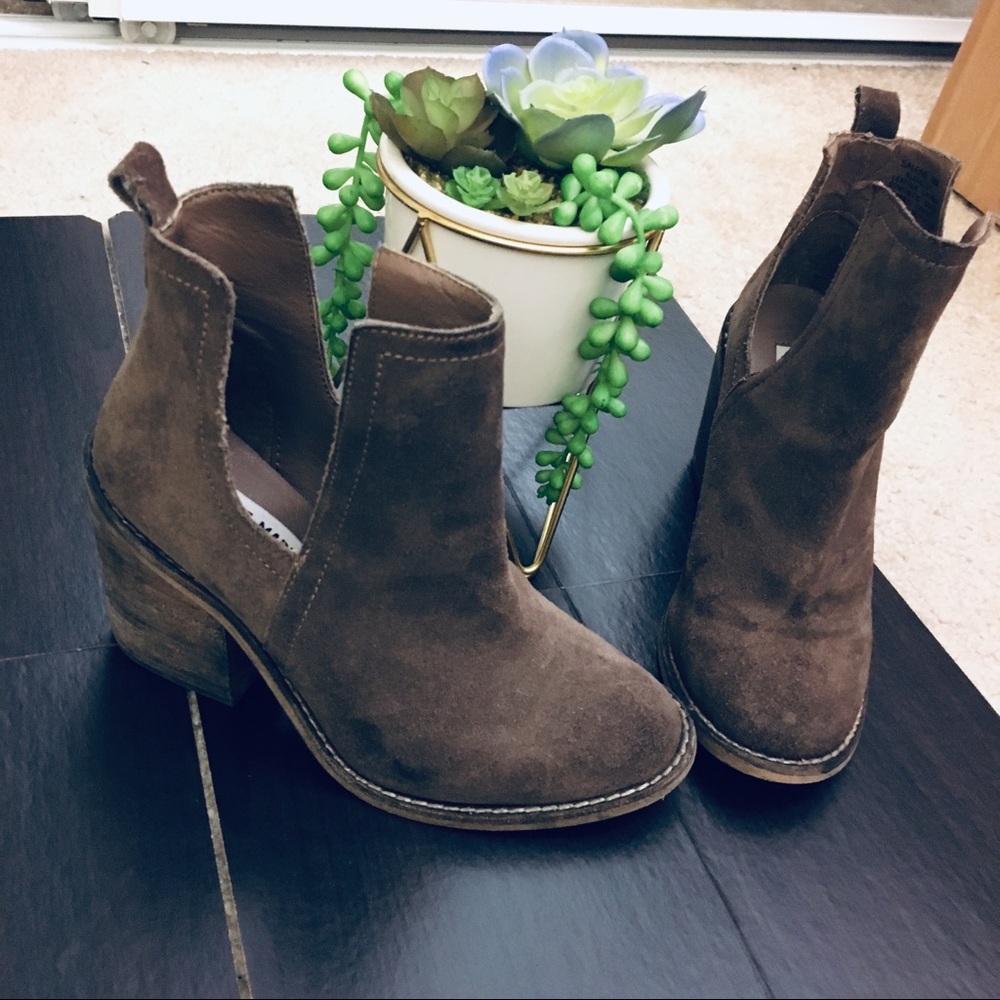 STEVE MADDEN Brown Suede Ankle Booties
